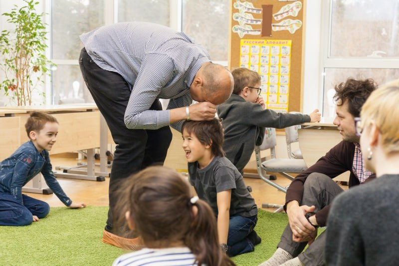 Паата Амонашвлили среди участников тренинга