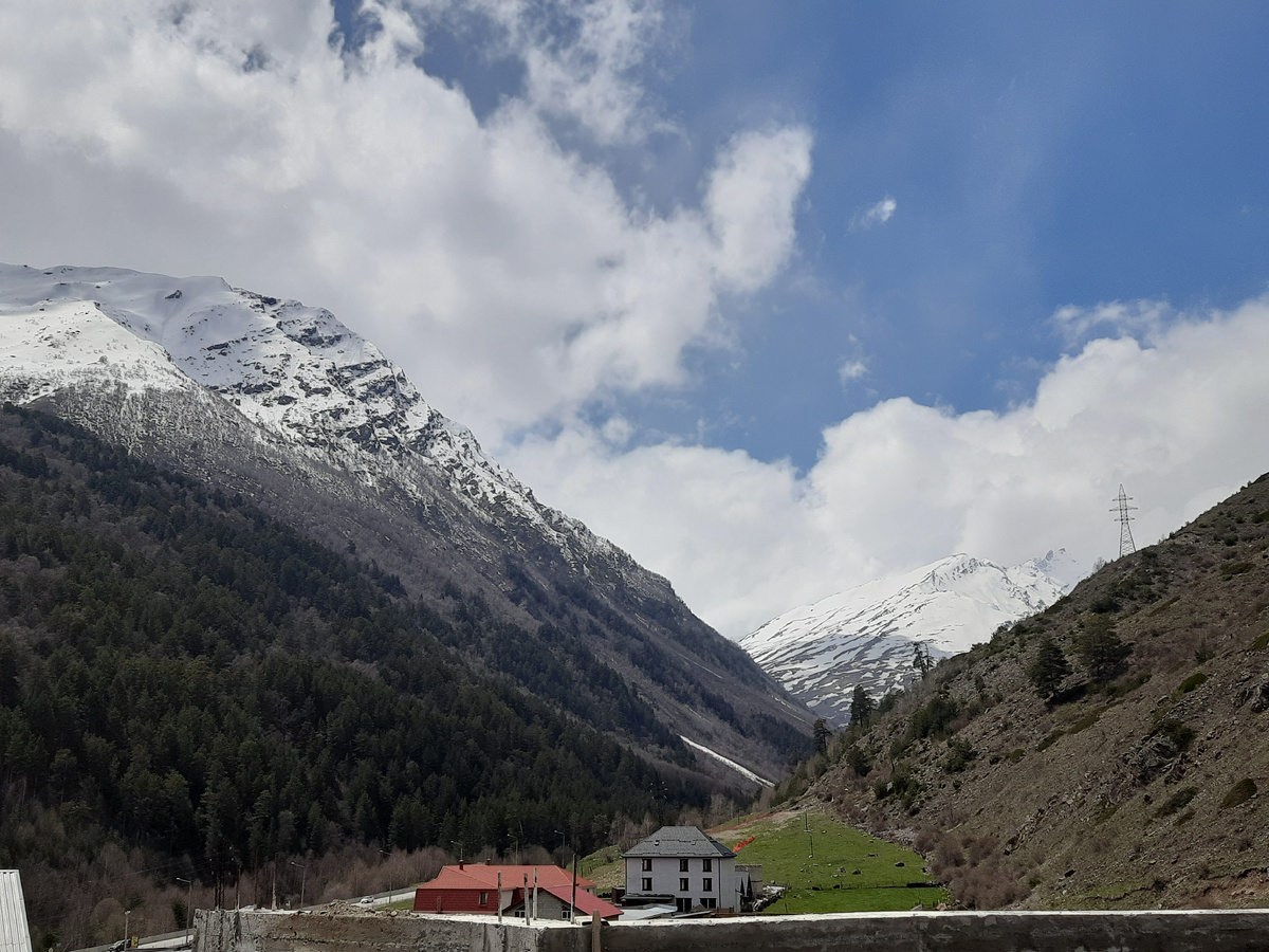 Вид на Чегет от нашего гостевого дома