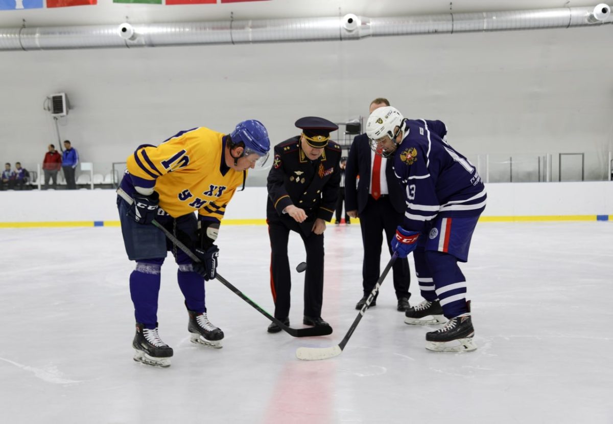    Первый матч турнира МВД России по хоккею с шайбой завершился победой нижегородских полицейских