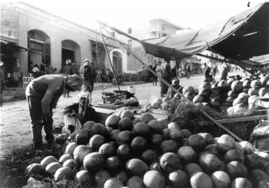 Палестинские фермеры продают арбузы н