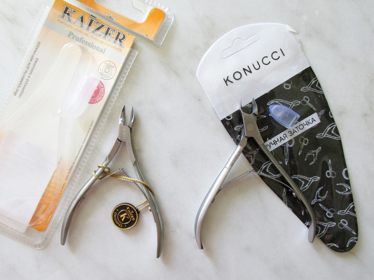 Слева - маникюрные кусачки Kaizer, справа - кусачки Konucci.