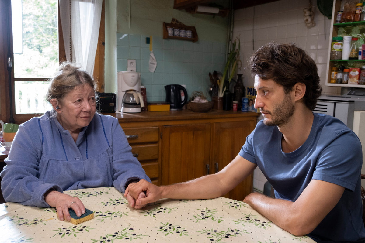 Кадр из фильма «Книга решений» (2023 г.), режиссер Мишель Гондри 