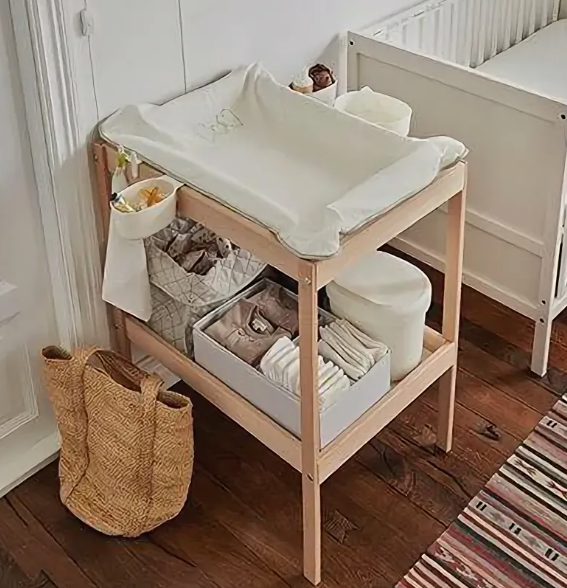 Картинку нашла в интернете. Свой столик мы уже разобрали, так как ребенок уже вырос) Но выглядело у меня все примерно также. 