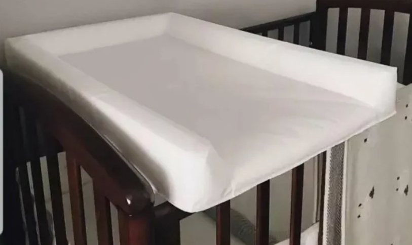 Вот так выглядит пеленальная доска от ИКЕА. Её и сейчас можно найти на Авито по оочень адекватной стоимости. 