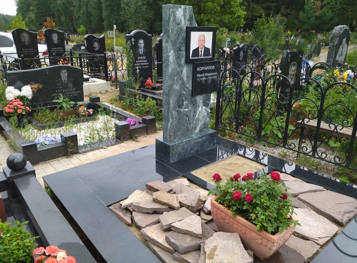 Цветы на могилу. Какие выбрать?