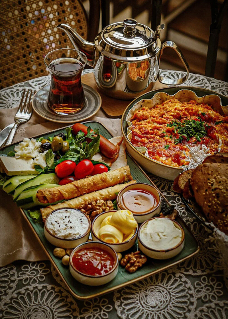 Если не привыкли плотно завтракать, заказывайте одну порцию на двоих. Фото: KURBAN SAID Restaurant / Яндекс Карты