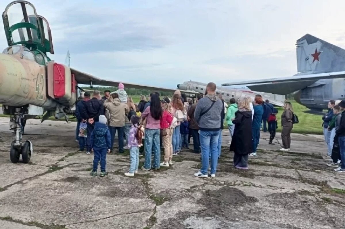    Первым делом самолеты.