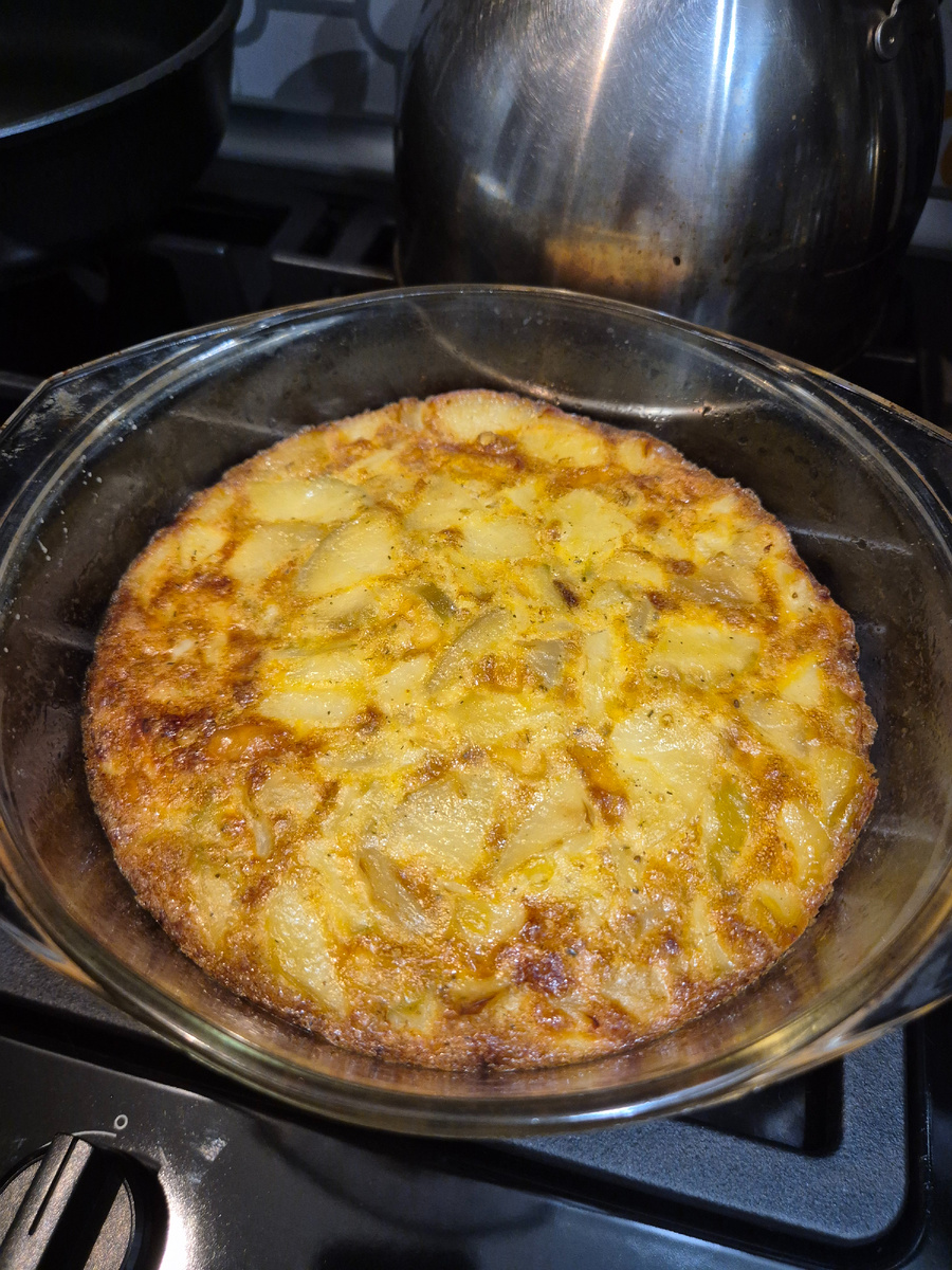 Вот такая румяная получилась запеканка ))