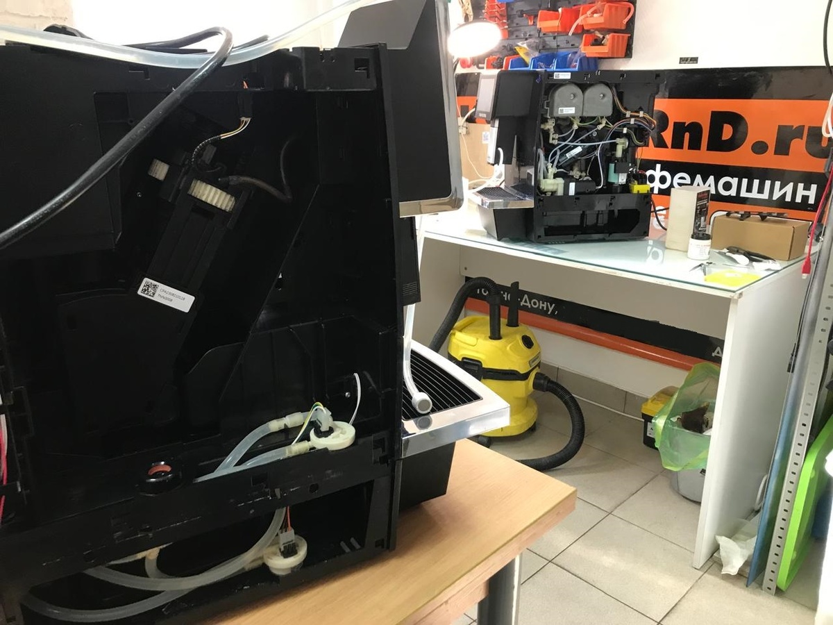 Для достижения наилучшего качества работ рекомендуем проведение диагностики и ремонта именно в условиях  сервисного центра где имеется все необходимое оборудование, есть зоны для мойки, сушки, стенды для тестирования и можно уделить достаточно времени каждому отдельному заказу. 