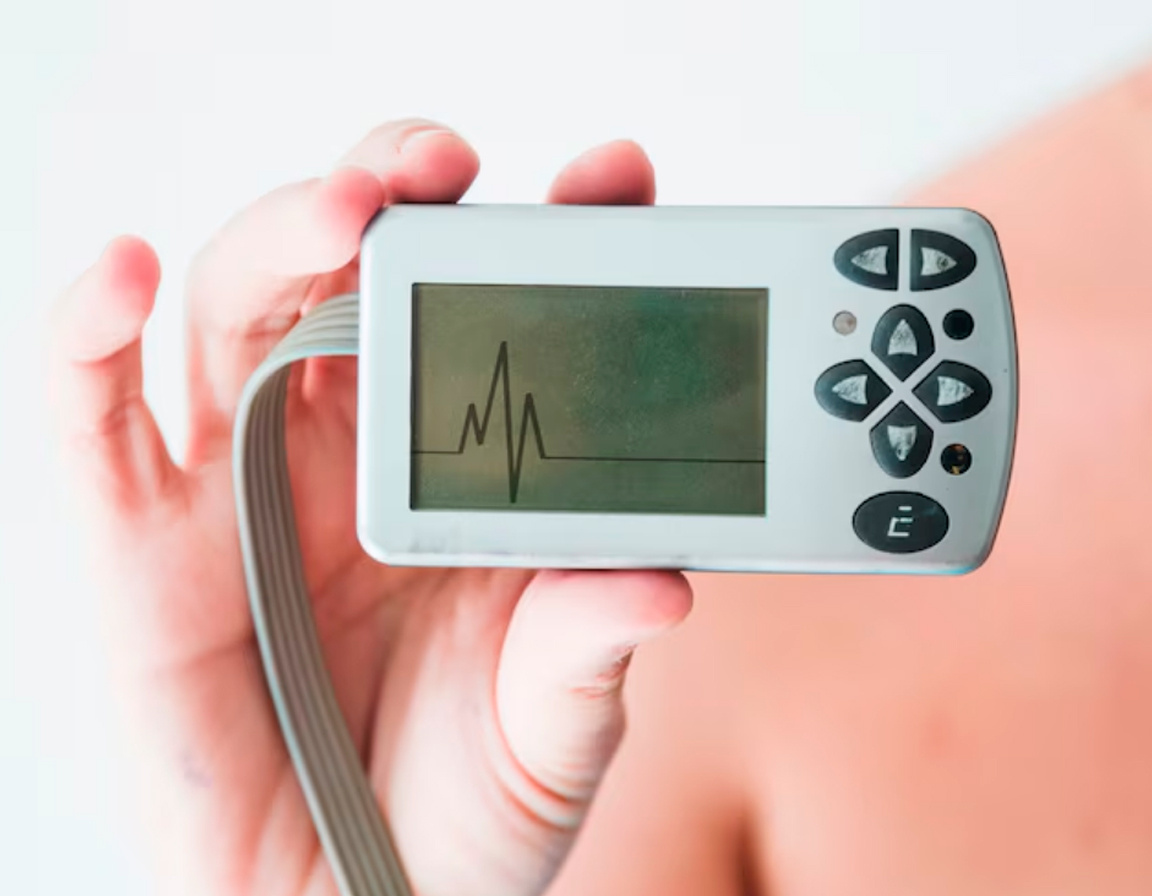 Пульсоксиметр портативный со взрослым датчиком и сетевым адаптером