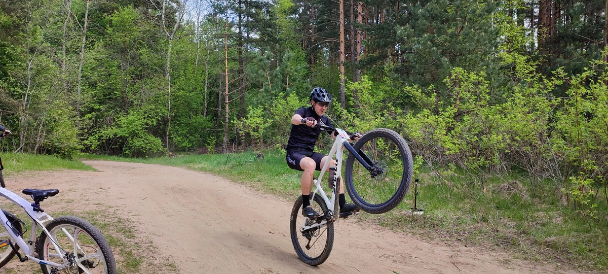 Муж на своём хардтейле