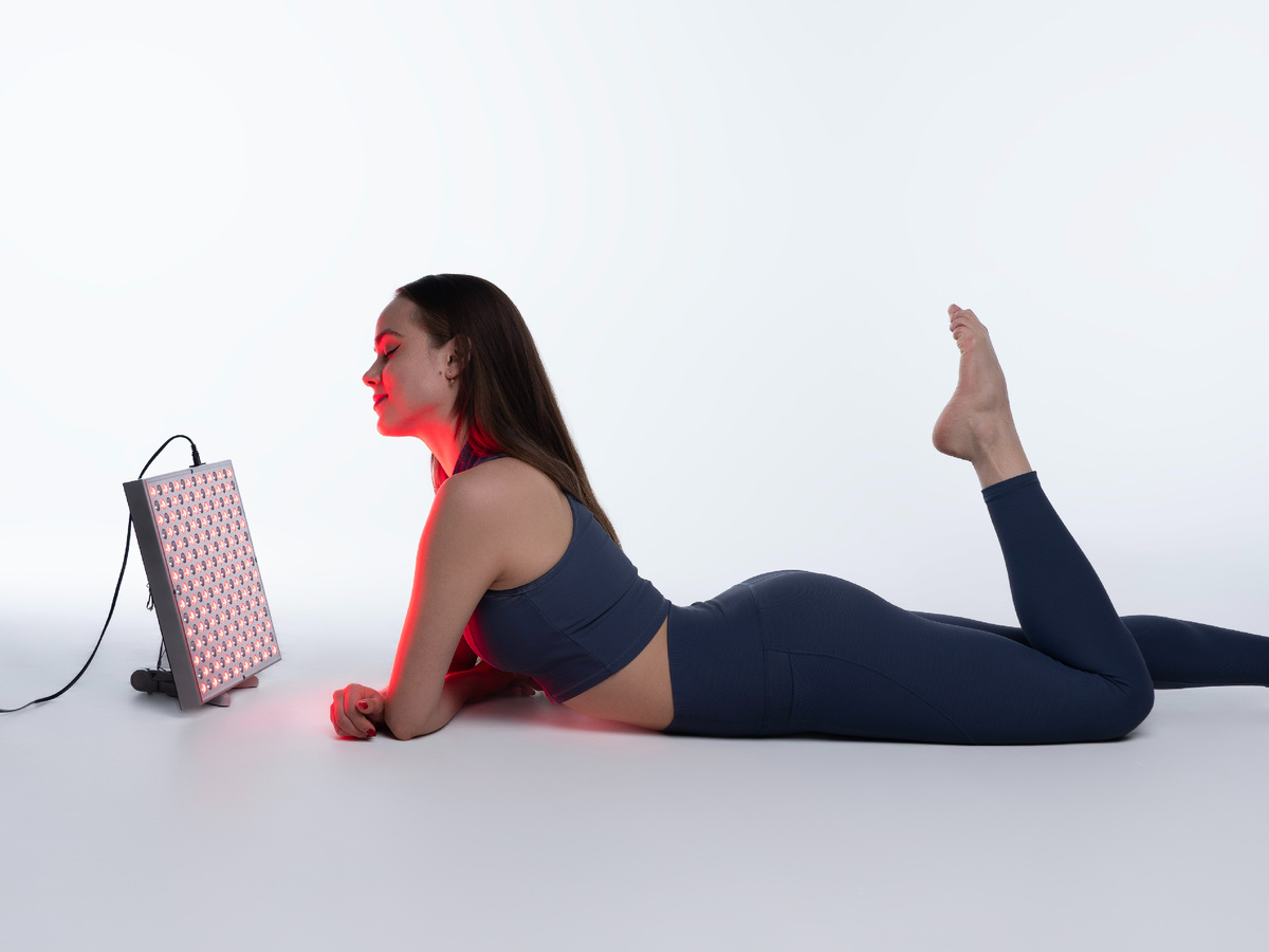 На фото панель: theralight LED Panel 1225 цена 7950