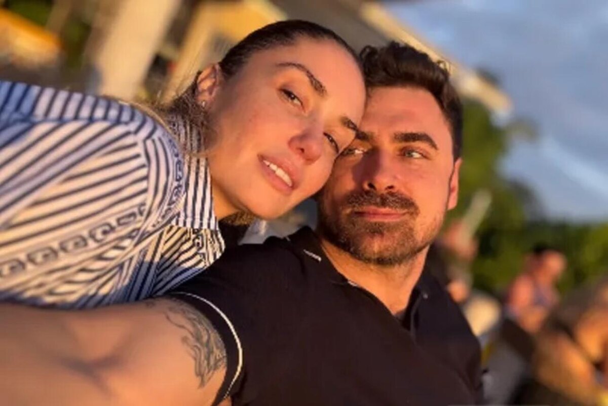    Агата Муцениеце и Петр Дранга Социальные сети