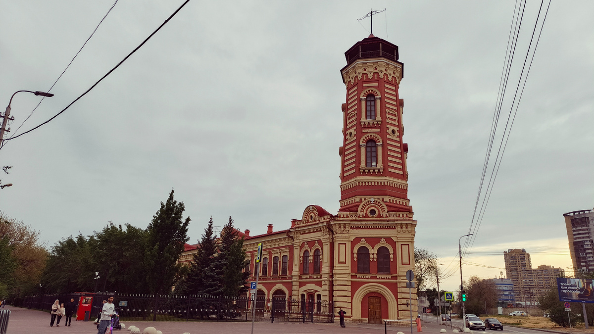 Волгоград в мае 2025. Фото сделала во время стоянки поезда на станции, когда возвращалась из Адлера в Самару.  