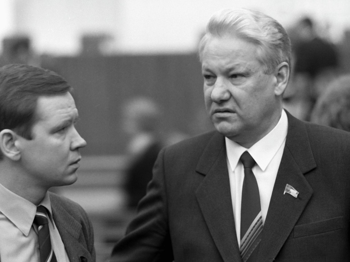 Станкевич - слева. Справа - вы и так знаете кто