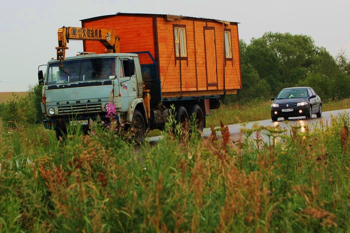 Везут родимую.