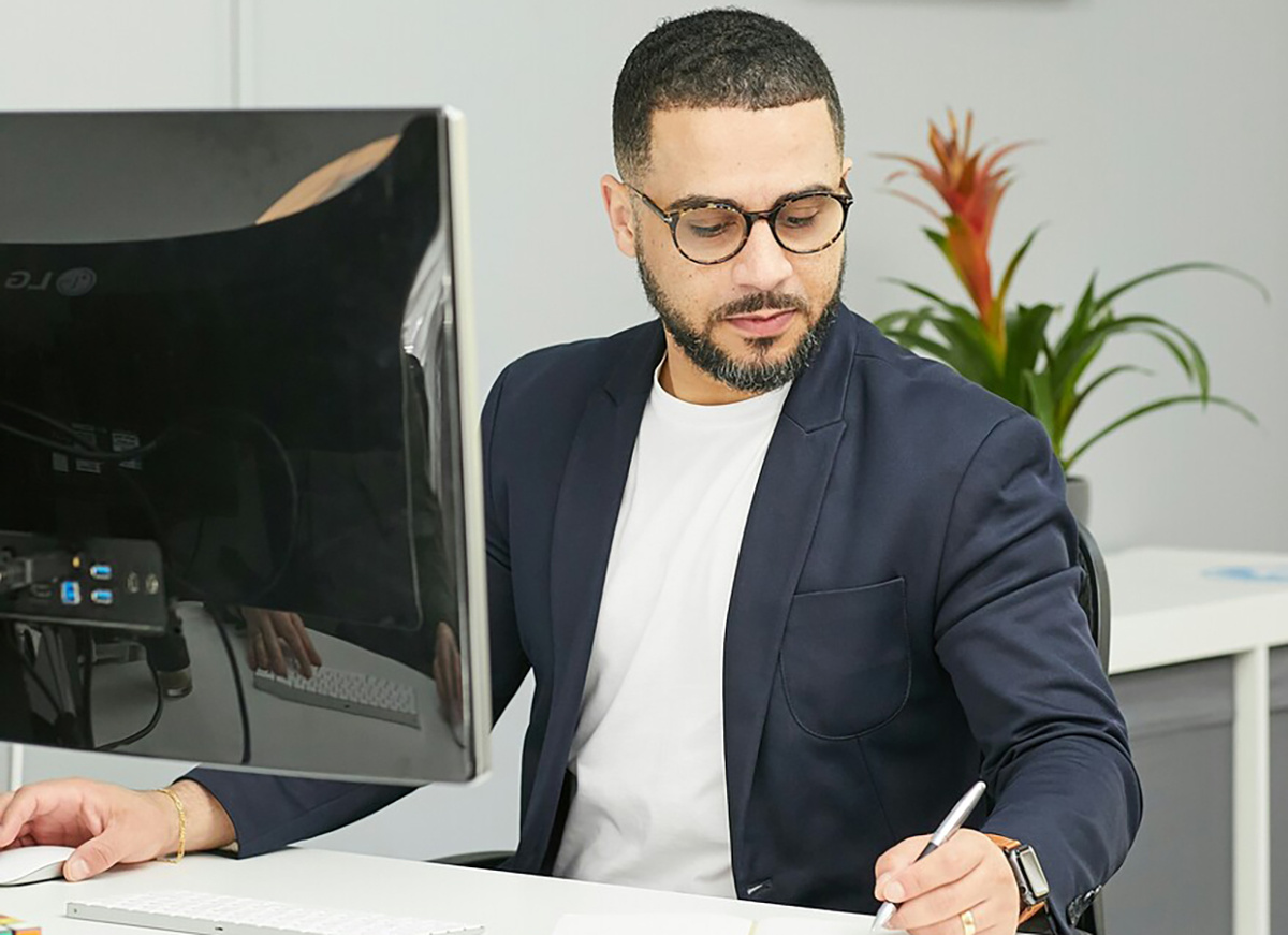 Отчасти нивелировать тенденции высокой загруженности судебной системы и неукомплектованности аппаратов судов можно за счет внедрения в судебную деятельность технологий ИИ.  Фото: unsplash.com