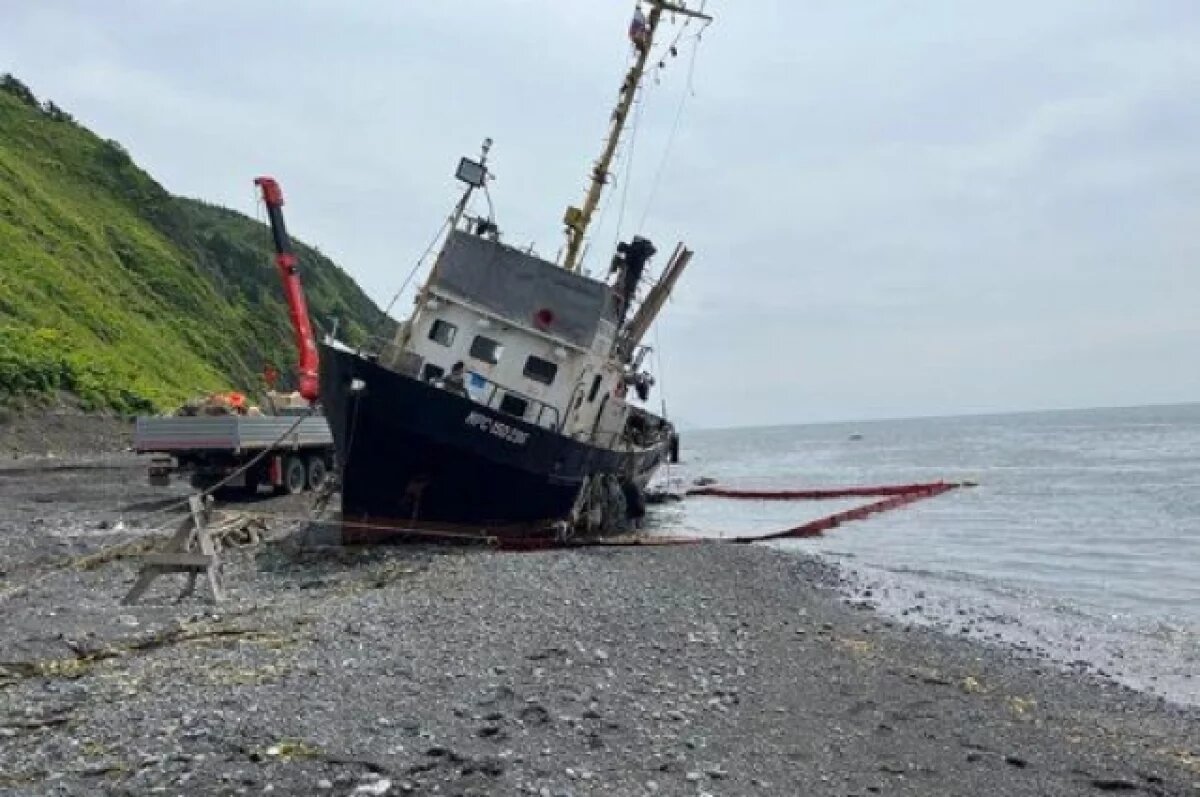    Розлива нефти нет: под Волгоградом сухогруз сел на мель