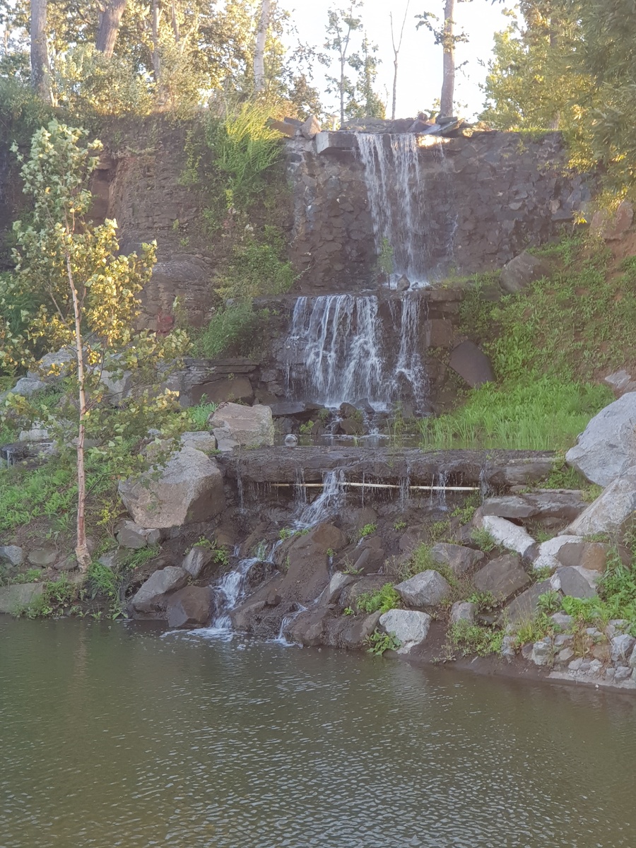 Там даже озера и водопады есть! Обалдеть. Фото из архива автора. 