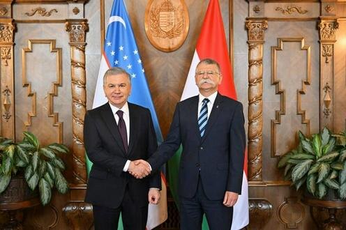 Шавкат Мирзиёев и Ласло Кёвер. Фото пресс-службы президента Узбекистана