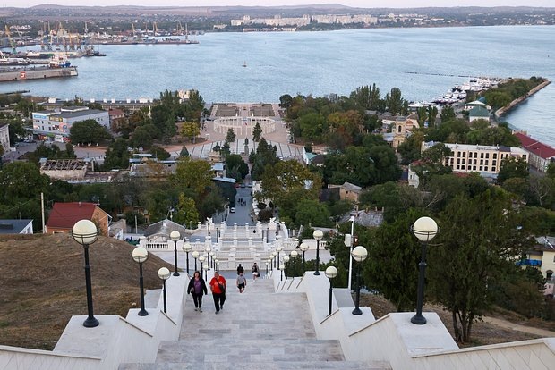    Большая Митридатская лестница. Фото: Сергей Мальгавко / ТАСС