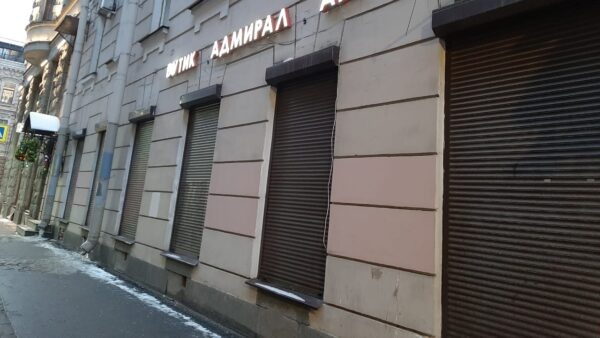 Магазины на Петроградской стороне были закрыты