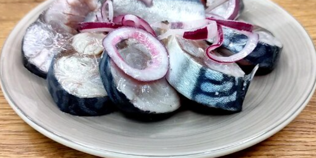 Знакомая кореянка научила солить скумбрию всего за 2 часа. Делюсь проверенным годами рецептом