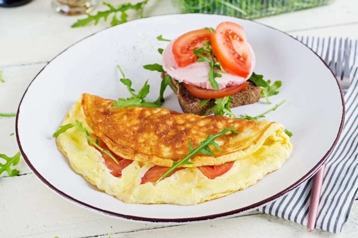    Белковый омлет можно приготовить в духовке.