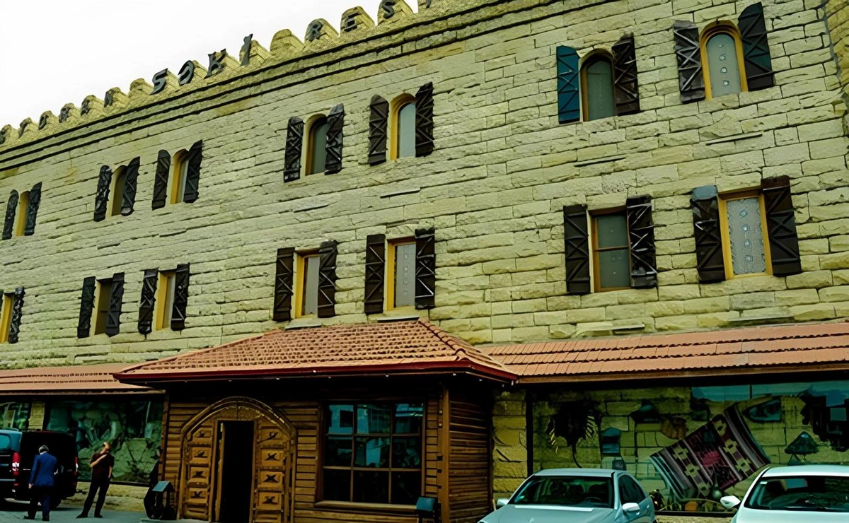 Владельцу знаменитого ресторана "Шеки", расположенного в Наримановском районе Баку, выплачена колоссальная компенсация