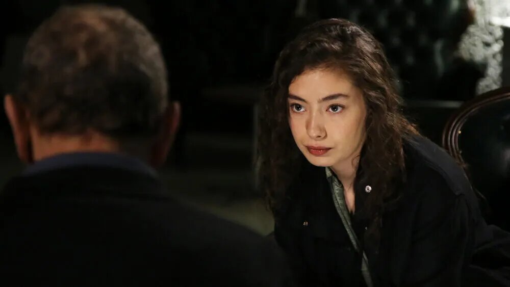 кадр из сериала "Дно"