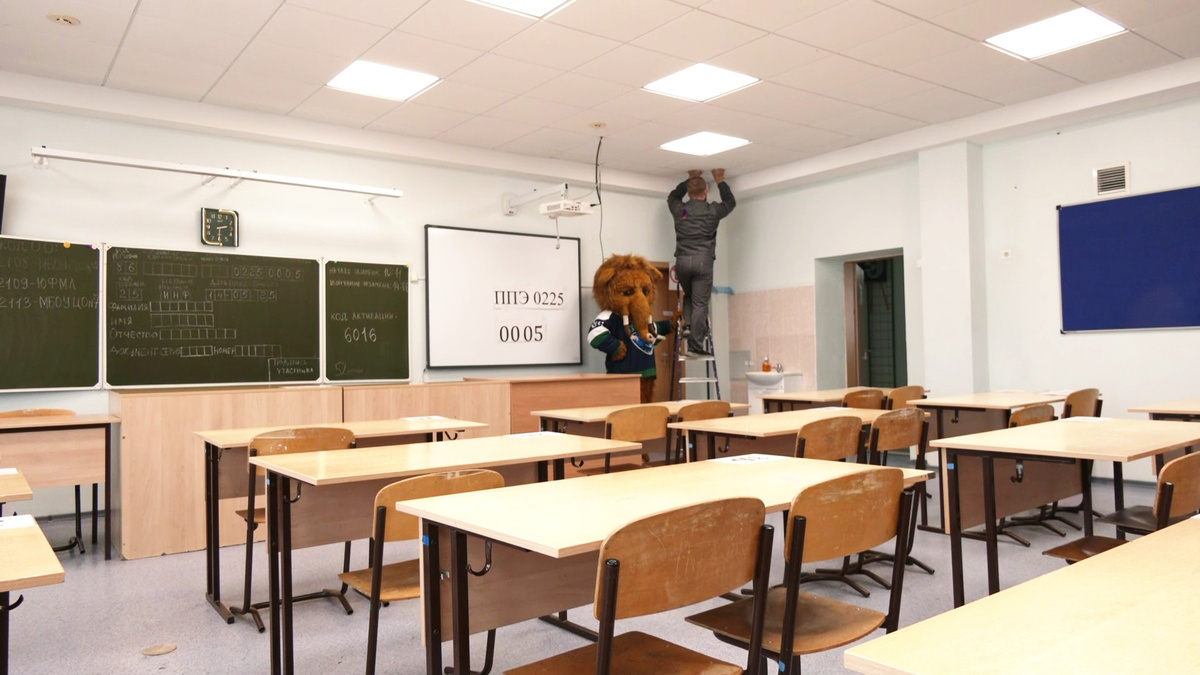    Мамонт Пархом помог специалистам «Ростелекома» смонтировать видеокамеры для ЕГЭ