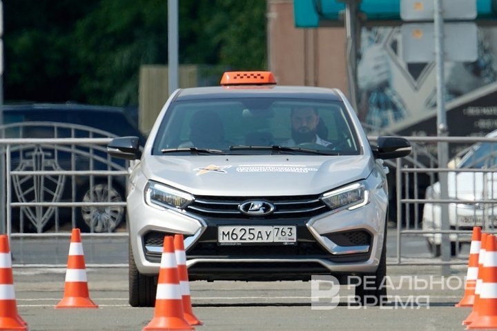 Под условие локализации подходят автомобили «АвтоВАЗа», некоторые модели «Москвича» и электромобили Evolute. Динар Фатыхов / realnoevremya.ru