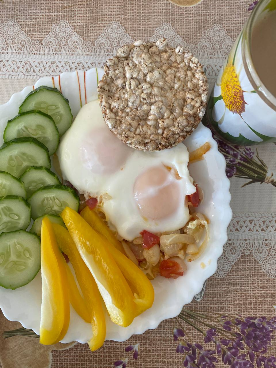 Завтрак в 9:30.