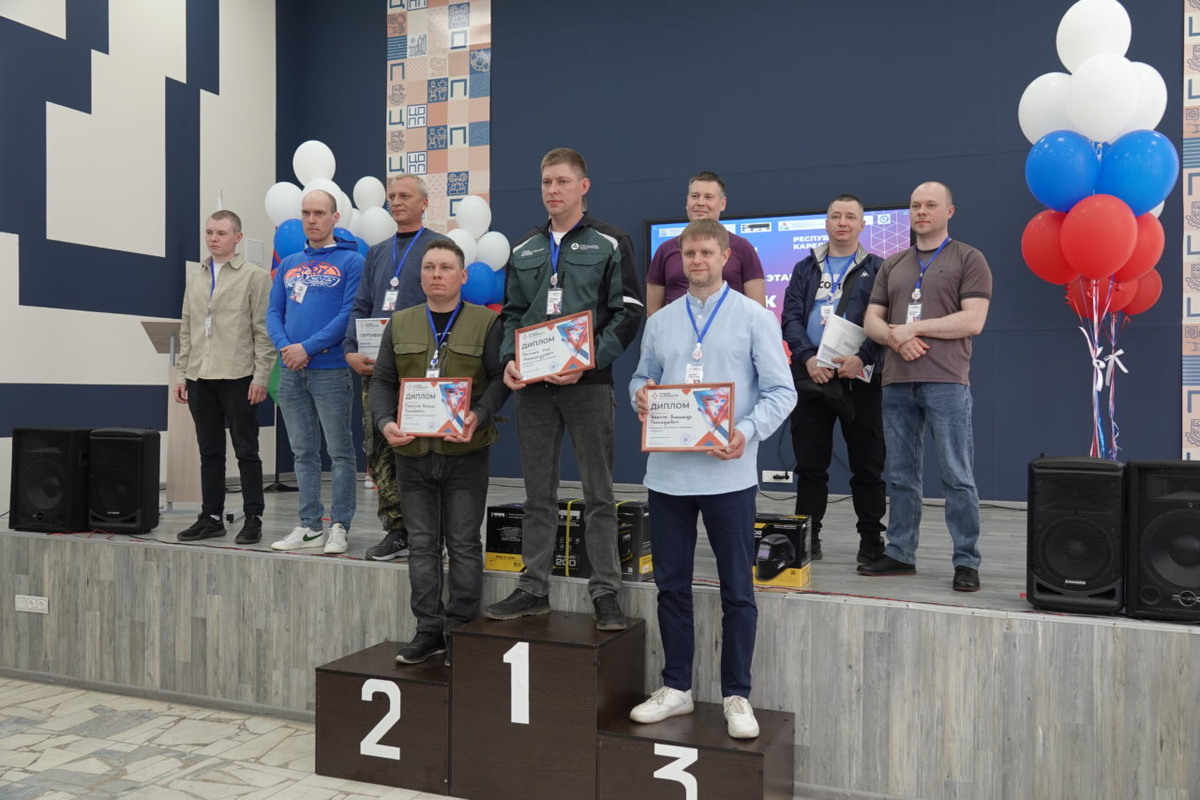    Победители и участники регионального этапа всероссийского конкурса "Лучший по профессии" среди сварщиков. Фото: "Республика"/Дарья Бутенева