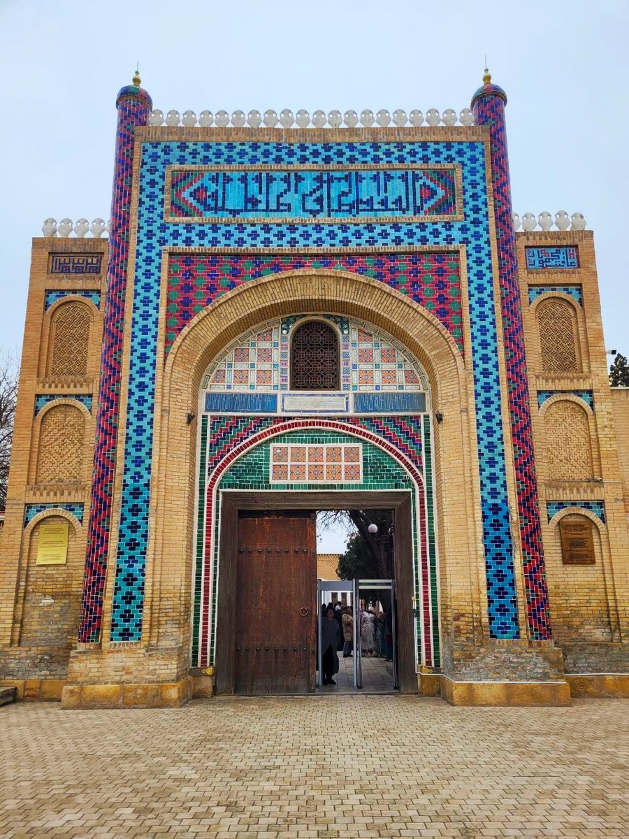 Главный вход на территорию резиденции