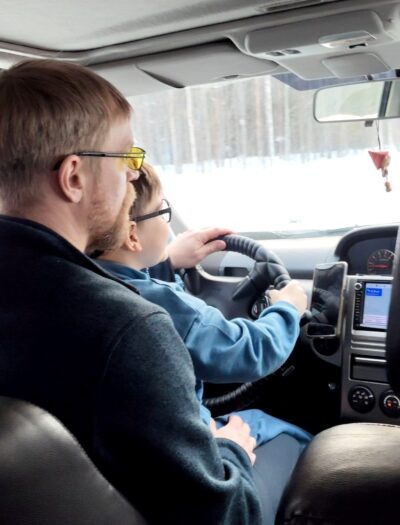 По зимнику - вместе с папой. Фото автора.