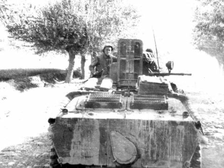 БТР советских пограничников в окрестности афганского Шерхана