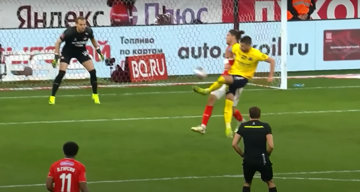 Гол Комличенко