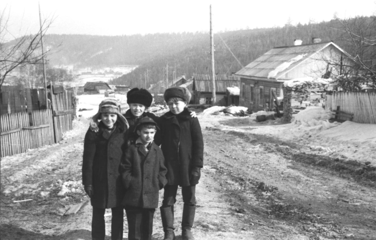 Мальчишки из поселка Предивинск Большемуртинского района