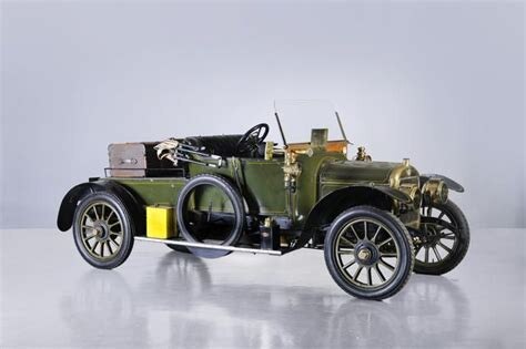 AC 10 hp (1913) Первый четырёхколёсный автомобиль компании, представленный в 1913 году.