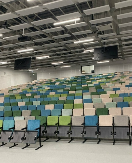 На концерте в честь последнего звонка мне не хватало такого зала