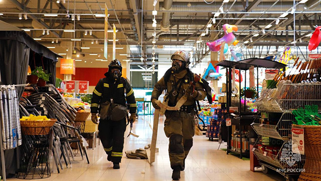 Сегодня в «Глобусе» тверские спасатели потушили условный пожар