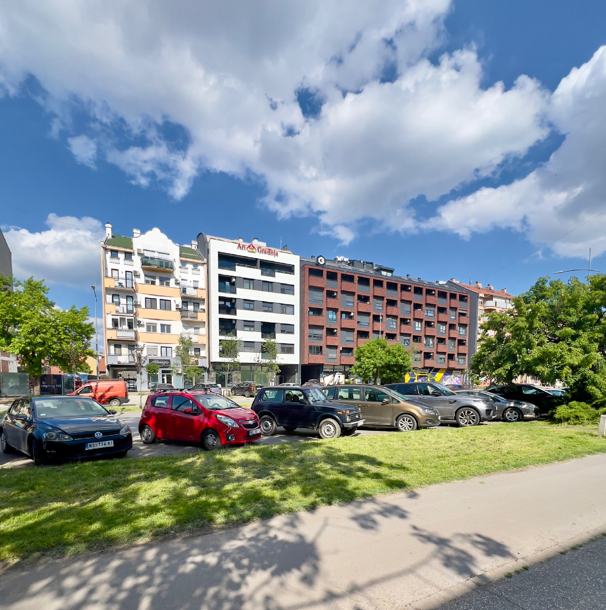 В этом году весна в Сербии холодная. В прошлом году мы изнывали от жары.