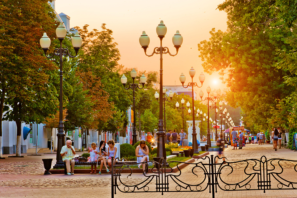 Ейск тихий милый курортный городок для непритязательных туристов. Побывать там хоть раз однозначно стоит, хотя бы для того, чтобы сравнить. Фото из сети