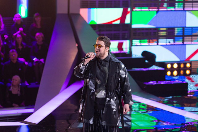    Денис Штотланд вышел на сцену с динамичной композицией «То, что между нами»