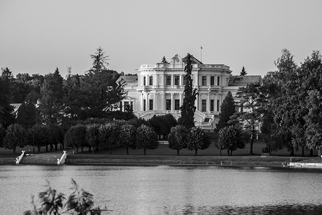    Чтобы не жениться на невесте, которую подобрал император, Александр Барятинский подарил свое имение Марьино брату Владимиру