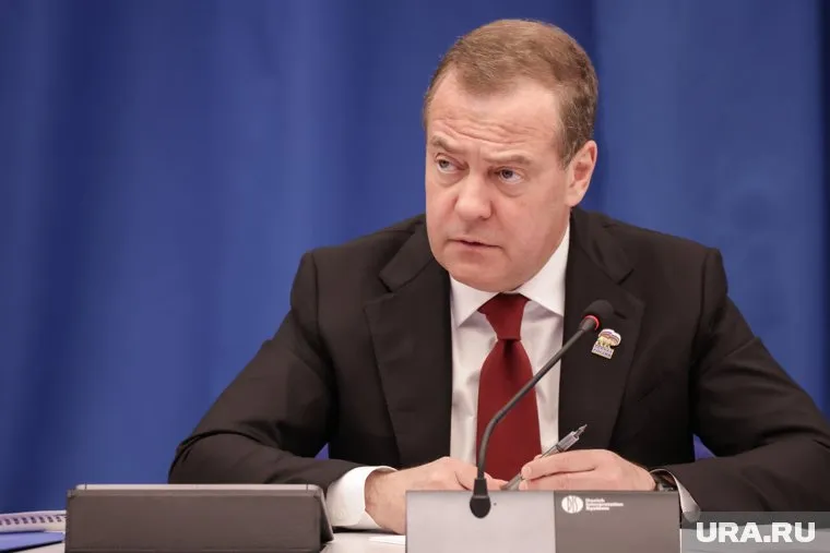 Администрация США использует политико-дипломатические методы для урегулирования конфликтов, отметил Медведев.
Фото: Роман Наумов © URA.RU