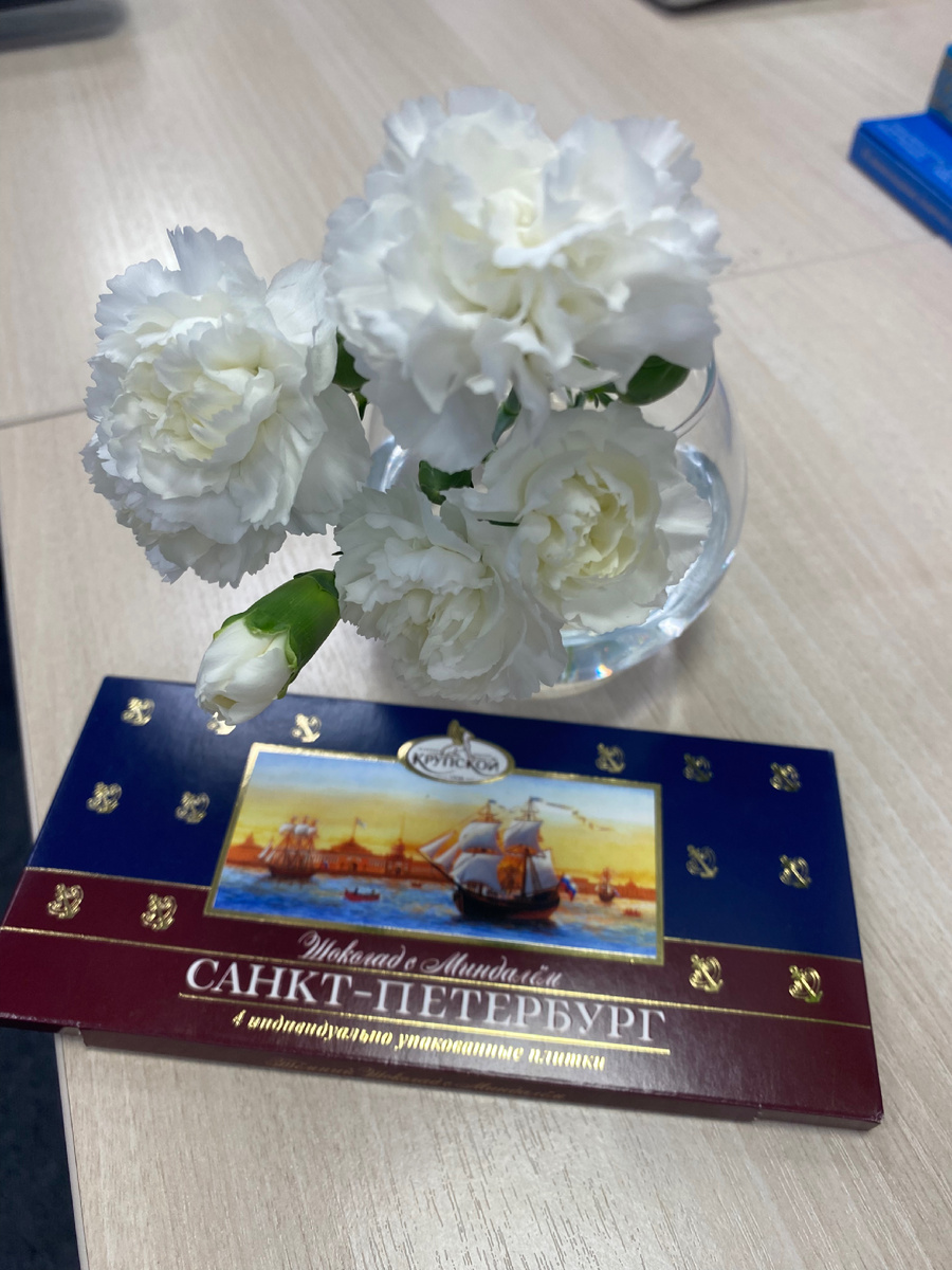 Шоколадка на работе не вошла в эту закупку, потому что я ее привезла из Питера еще две недели назад:)