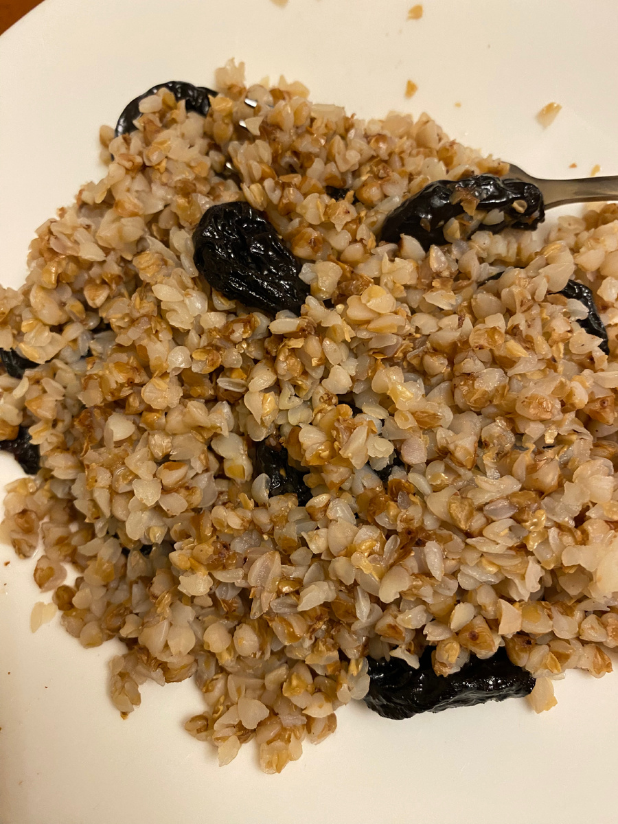 Гречка и чернослив. Диетично 