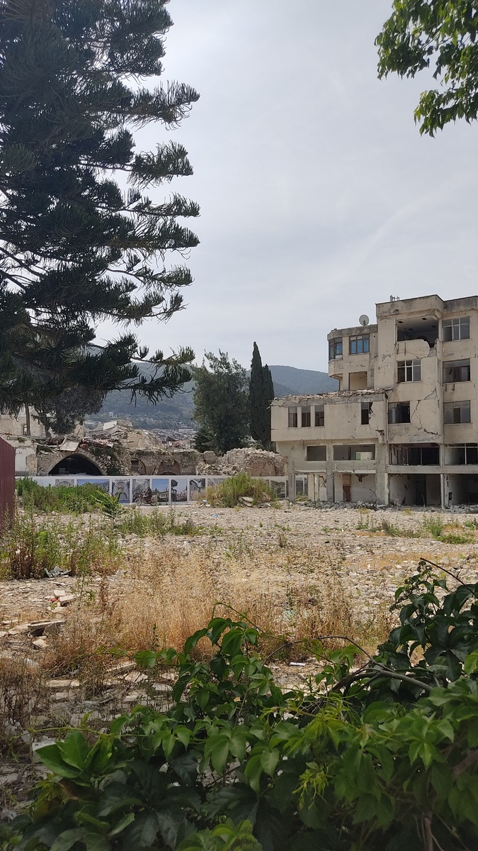 Разрушенный центр города 